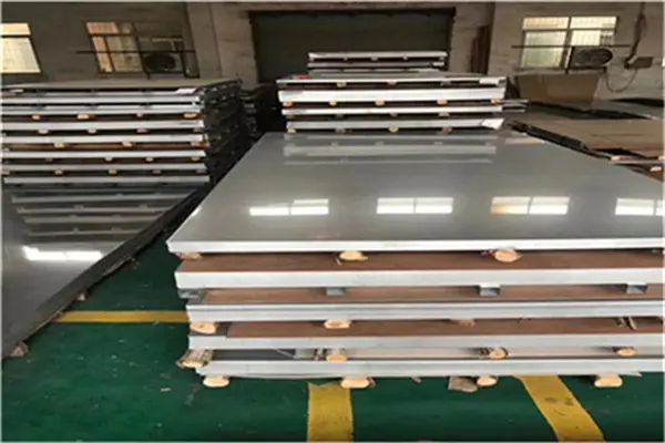304不銹鋼板按制造方法可分為熱軋和冷軋。根據鋼種的結構特點